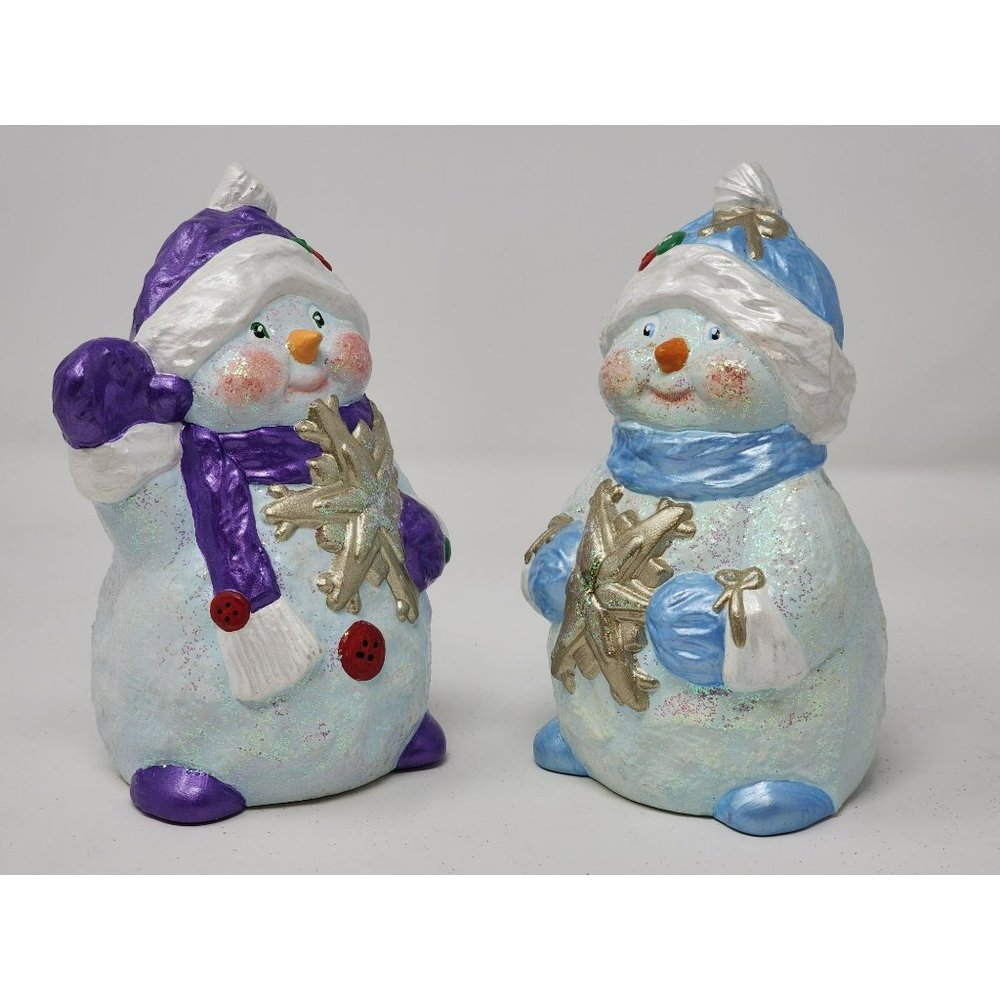2 Ceramic Snowmen Each Holding Snowflake Wearing Stocking Hats With Glitter